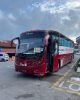 Autobús rojo para ir a Bako