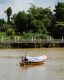Barca por el río en Kuching