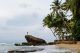 Frog Rock en la playa de Dalawella en Sri Lanka