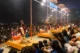Celebración de la ceremonia Ganga Aarti en Assi Ghat