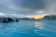 Dentro de la Laguna Azul al atardecer
