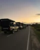 Fila de jeeps para acceder a Yala al amanecer