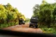 Jeeps circulando por las carreteras del PN de Yala