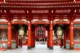 Puerta Kaminarimon con el enorme farolillo rojo en el templo Sensō-ji, en el barrio de Asakusa