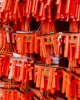 Amuletos en forma de tori en el templo Fushimi Inari-taisha