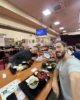 Cena con nuestro anfitrión Tsuyoshi en Kanazawa después del onsen
