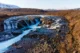 Bruarfoss, la catarata de agua turquesa en otoño