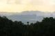 Vistas a las montañas y selva desde el Tiger Cave Temple