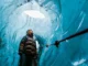 Davi en el interior de la cueva de hielo durante el trekking por el glaciar Vatnajökull