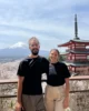 La foto de rigor en el mirador de la Pagoda Chureito con el Fuji al fondo