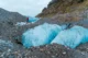 Guía indicándonos el camino para entrar a la cueva de hielo