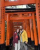 Caminando entre los toriis del templo FushimiInari-Taisha