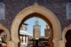 Minarete de la Mezquita al Karaouine desde la Puerta Azul en Fez