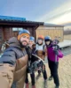 Equipados para hacer un trekking por un glaciar en Islandia con un descuento GetYourGuide