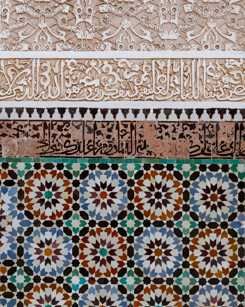 Detalle de los mosaicos en la Madrasa Ben Youssef