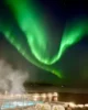 Auroras en el cielo desde las piscinas de Fontana