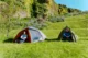 Silvia de @cualquierdestino y Davi en el camping de Vik durante el verano