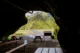 Zona común en el interior de una cueva en el camping de Thakgil