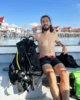 Davi listo para bucear en Mabul, Malasia