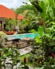 Disfrutando de la piscina de nuestro hotel en Bali