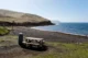 Playa Vikin de arena negra con su mesa de picnic