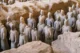 Guerreros de Terracota en formación (alguno perdió la cabeza)