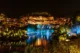 Vista de la cascada iluminada desde los miradores de la parte alta