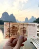 Billete de 20 yuanes en el mirador de Xingping
