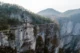 Pasarelas que bordean el acantilado en la cima de Tianmen