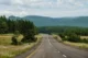 La carretera R532 rodeada de bosques y montañas