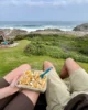 Nuestra ensalada con vistas al mar antes de hacer el Waterfall Trail