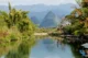 Escena cotidiana de un pescador en el río Li en Xingping