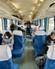 Vagón de asiento estándar en uno de los trenes lentos de China