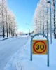 La calle frente a nuestra casa en Islandia durante el invierno
