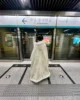La emperatriz esperando el metro en Pekín