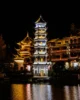 Pagoda Wanming iluminada por la noche