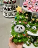 Merchandising de pandas por toda la ciudad
