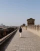 Caminando por la sección este de la muralla de Pingyao