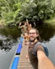 Con Silvia y David de @cualquierdestino cruzando el pontón en la reserva de Wilderness